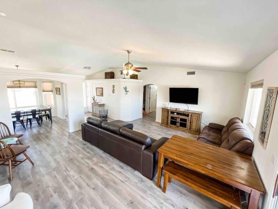 Private View On The Lake Side Of 95! Sleeps 16 Lake Havasu City Dış mekan fotoğraf